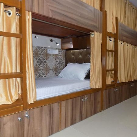 Metro Inn Dormitory Мумбаи Экстерьер фото