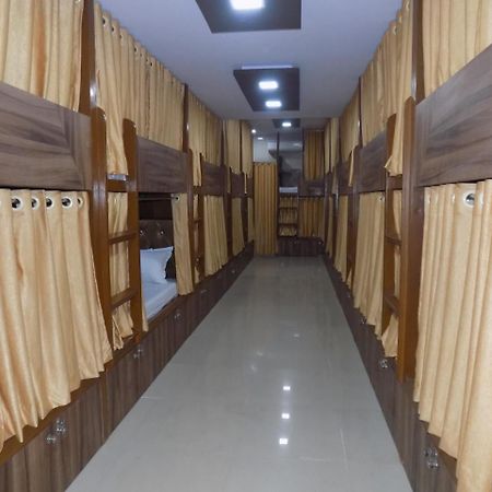 Metro Inn Dormitory Мумбаи Экстерьер фото