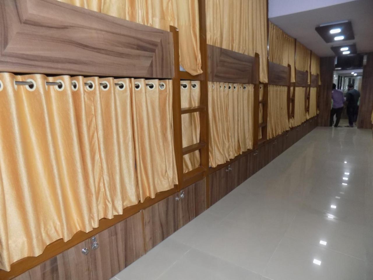 Metro Inn Dormitory Мумбаи Экстерьер фото