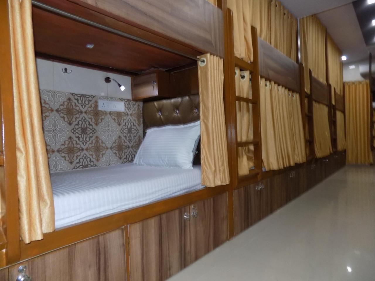 Metro Inn Dormitory Мумбаи Экстерьер фото