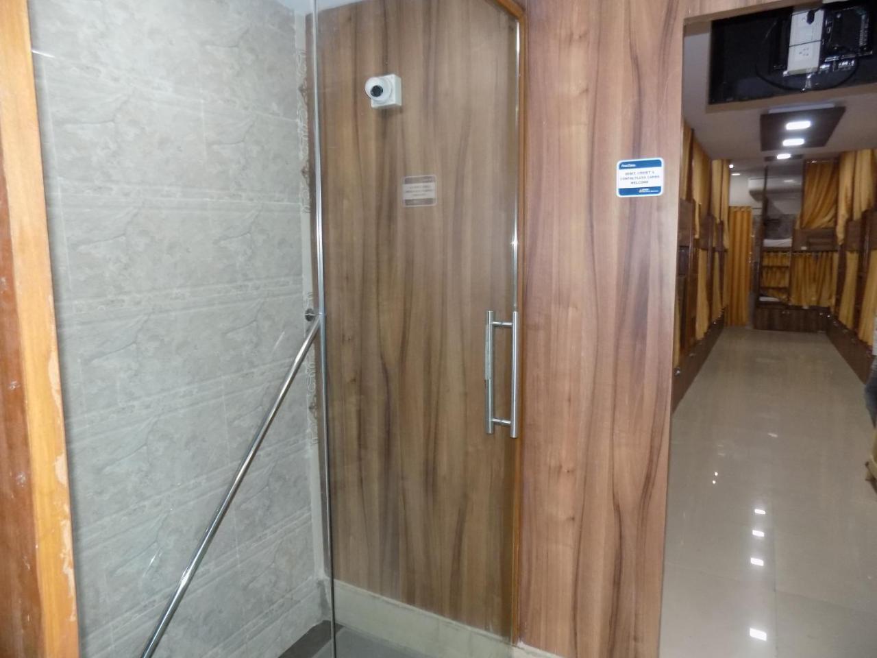Metro Inn Dormitory Мумбаи Экстерьер фото