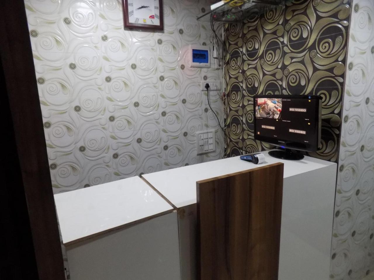 Metro Inn Dormitory Мумбаи Экстерьер фото