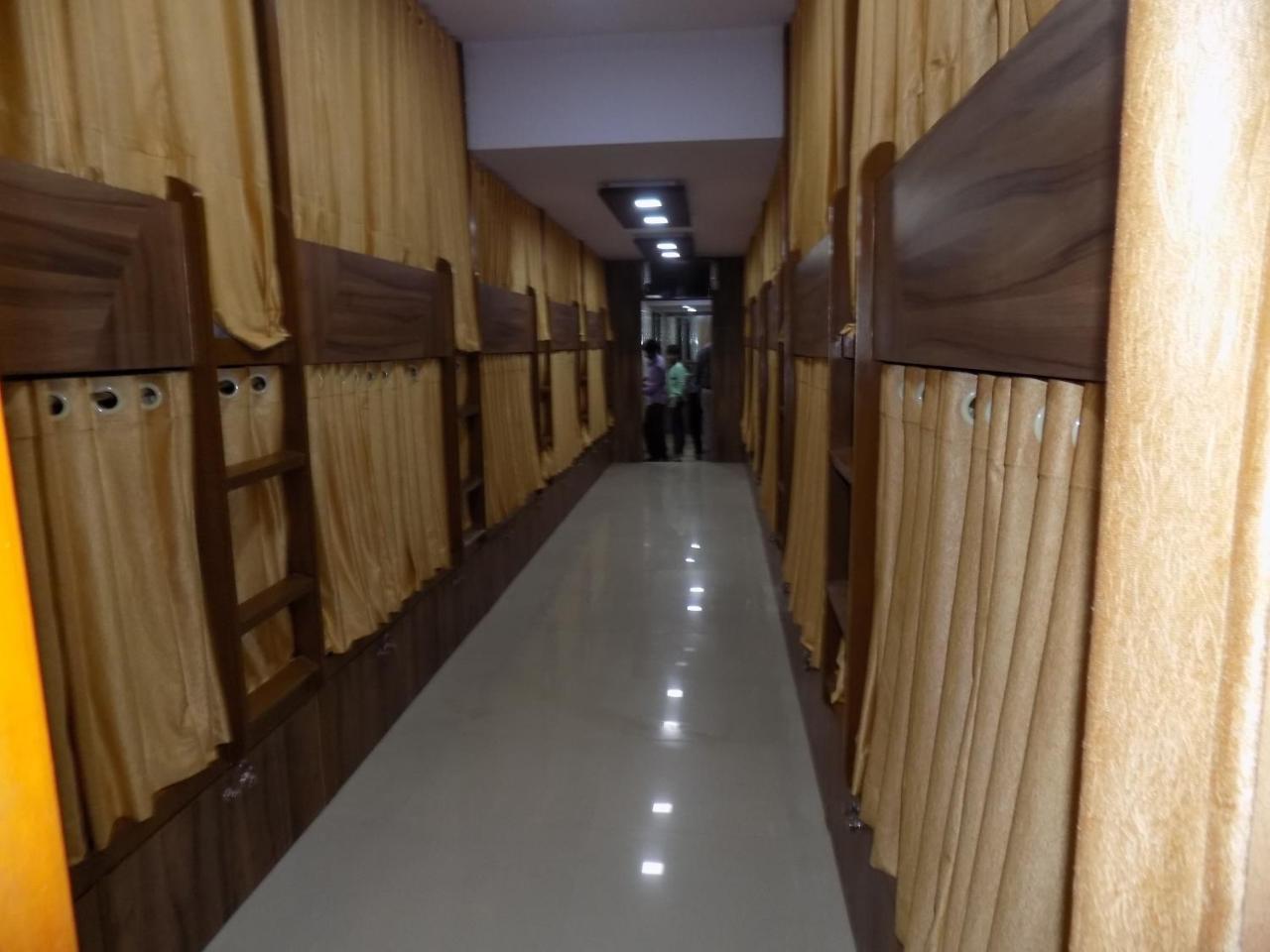 Metro Inn Dormitory Мумбаи Экстерьер фото