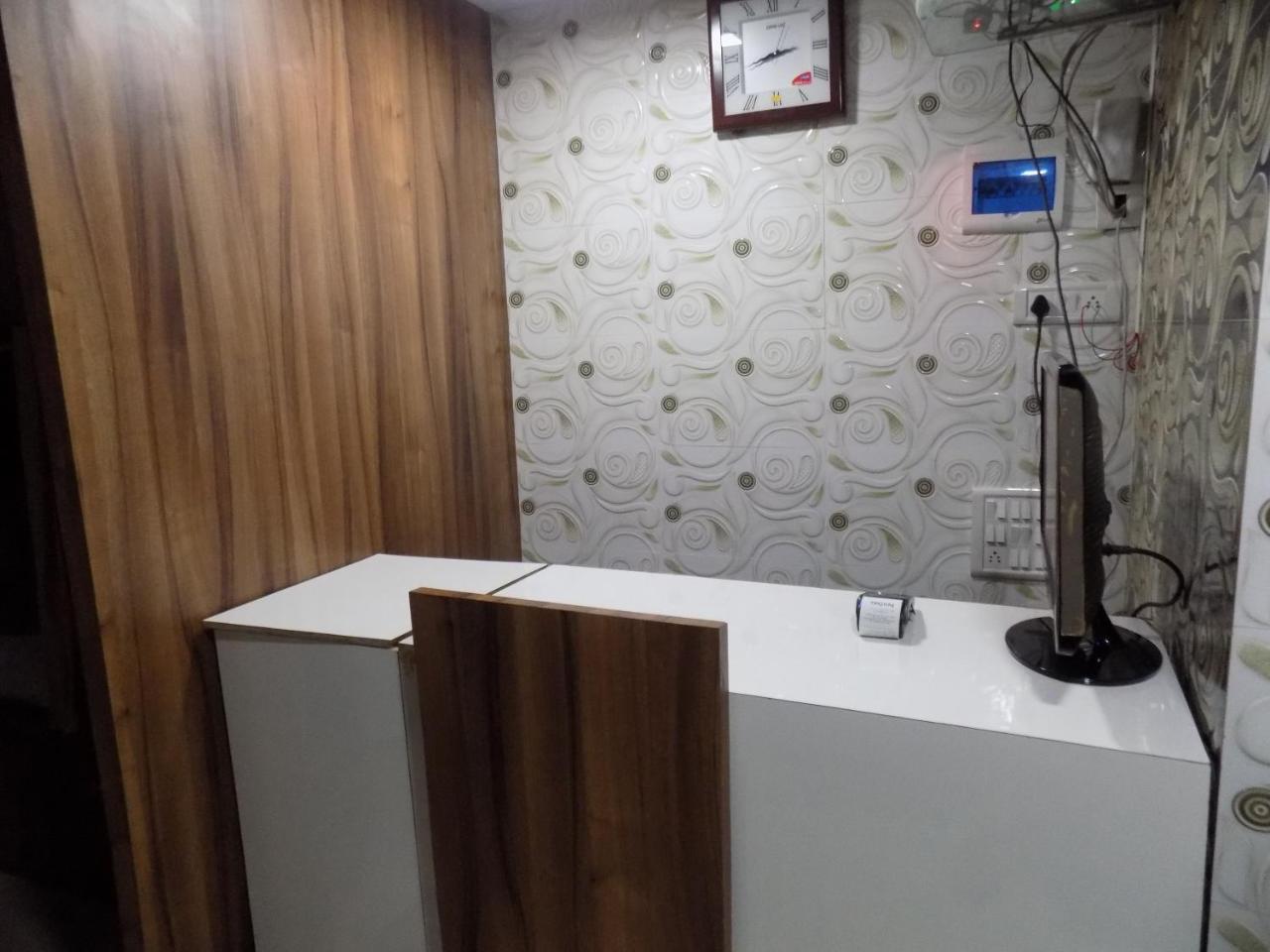 Metro Inn Dormitory Мумбаи Экстерьер фото
