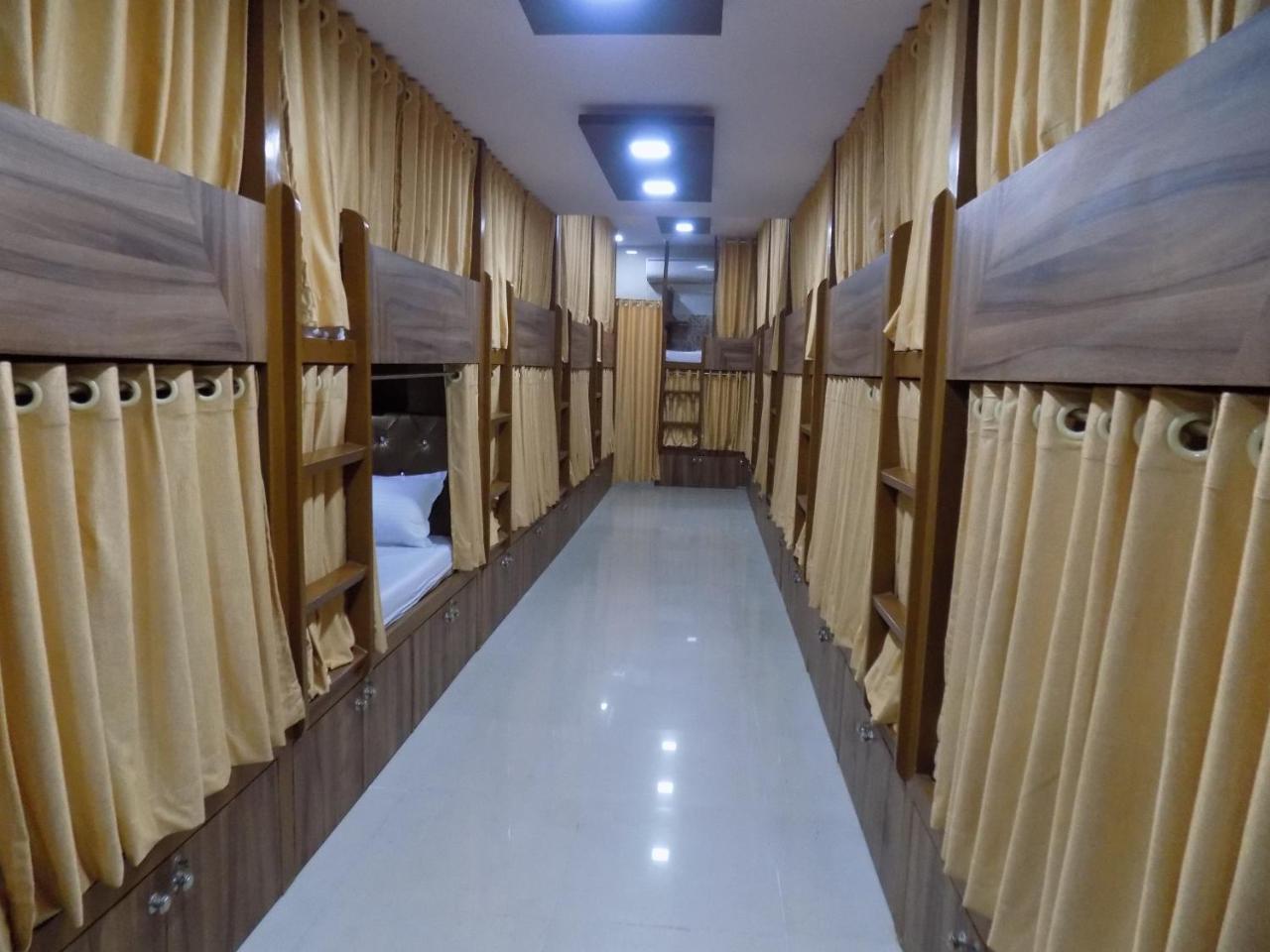 Metro Inn Dormitory Мумбаи Экстерьер фото